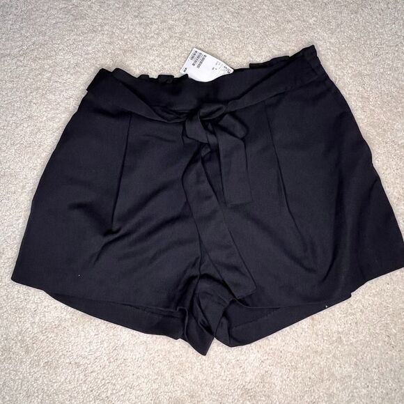 HM Black Shorts Size 6 NWT - Picture 2 of 4